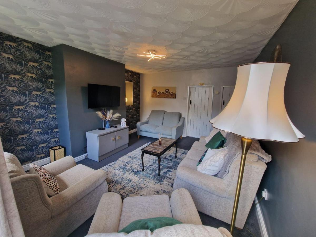 Holiday home 4 Bed Charming, Family-friendly 1694 Rossendale