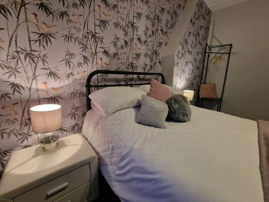 Holiday home 4 Bed Charming, Family-friendly 1694 Rossendale