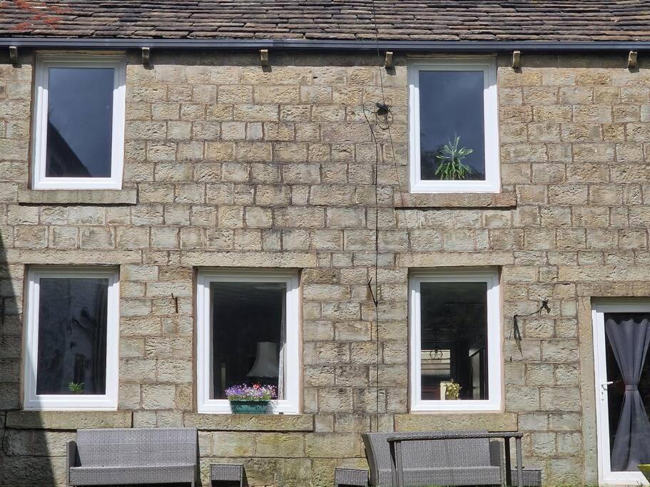 4 Bed Charming, Family-friendly 1694 Rossendale
