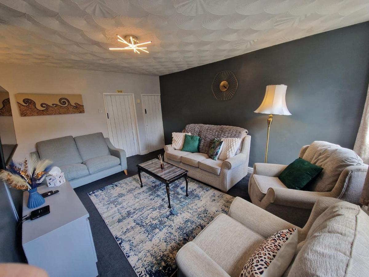 4 Bed Charming, Family-friendly 1694
