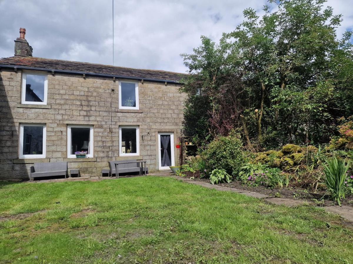 4 Bed Charming, Family-friendly 1694 Rossendale