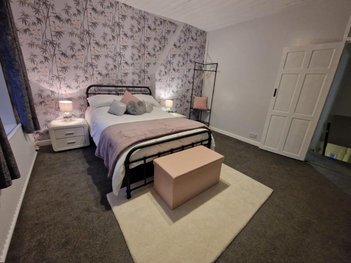 4 Bed Charming, Family-friendly 1694 Holiday home Rossendale