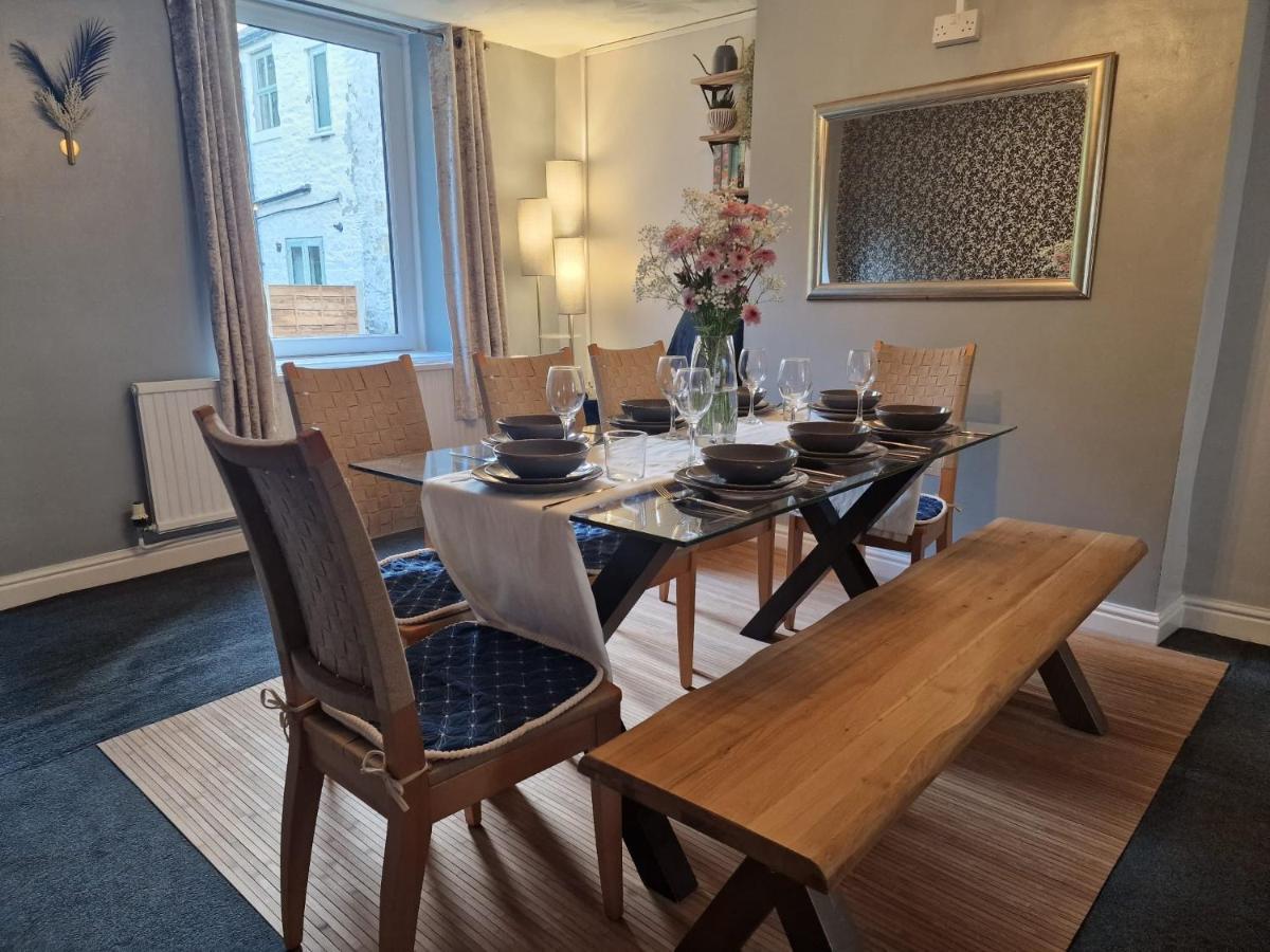 4 Bed Charming, Family-friendly 1694 Holiday home *