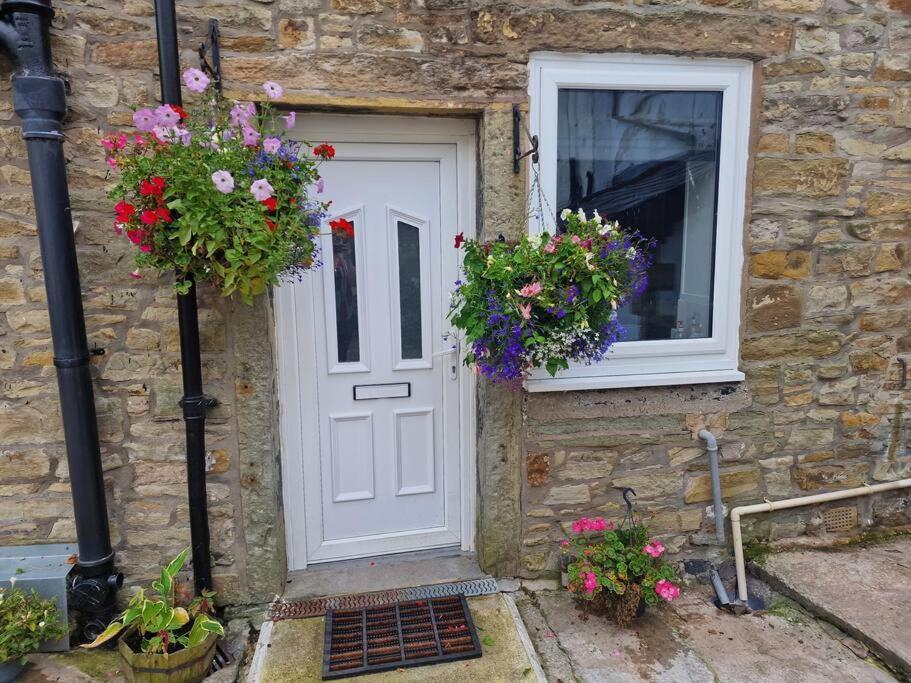 4 Bed Charming, Family-friendly 1694 * Rossendale