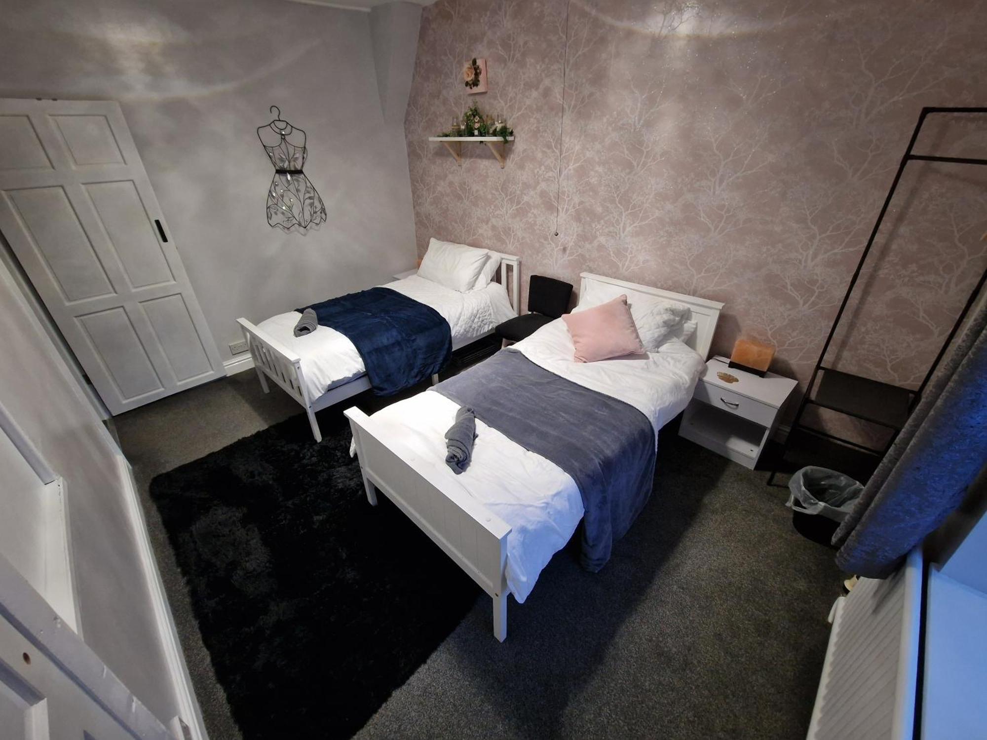 Holiday home 4 Bed Charming, Family-friendly 1694