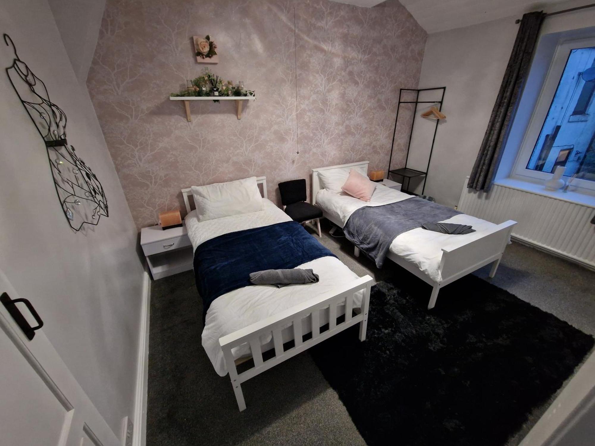 Holiday home 4 Bed Charming, Family-friendly 1694